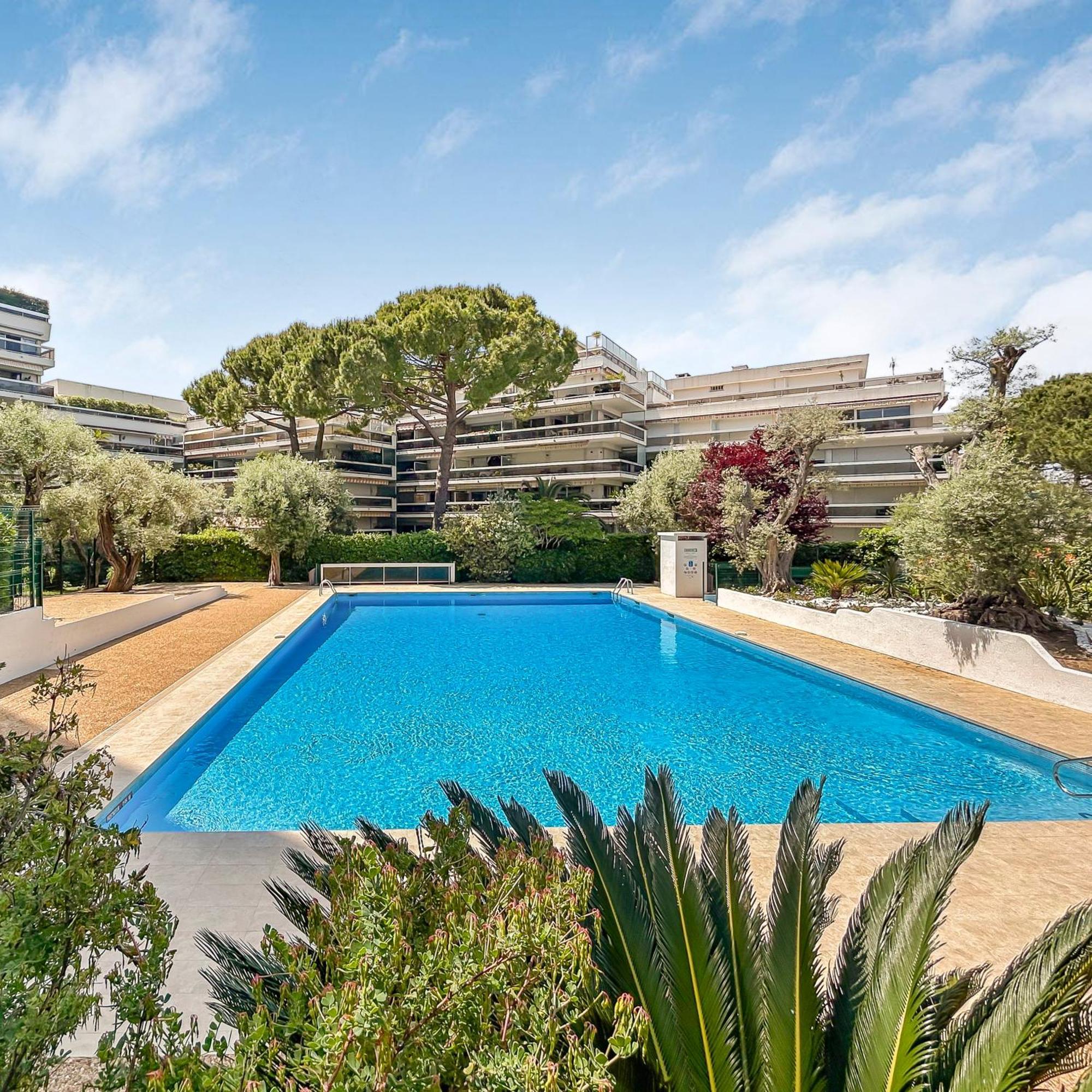 ז'ואן-לה-פינס Joli Studio 4Pers Piscine Tout Confort מראה חיצוני תמונה