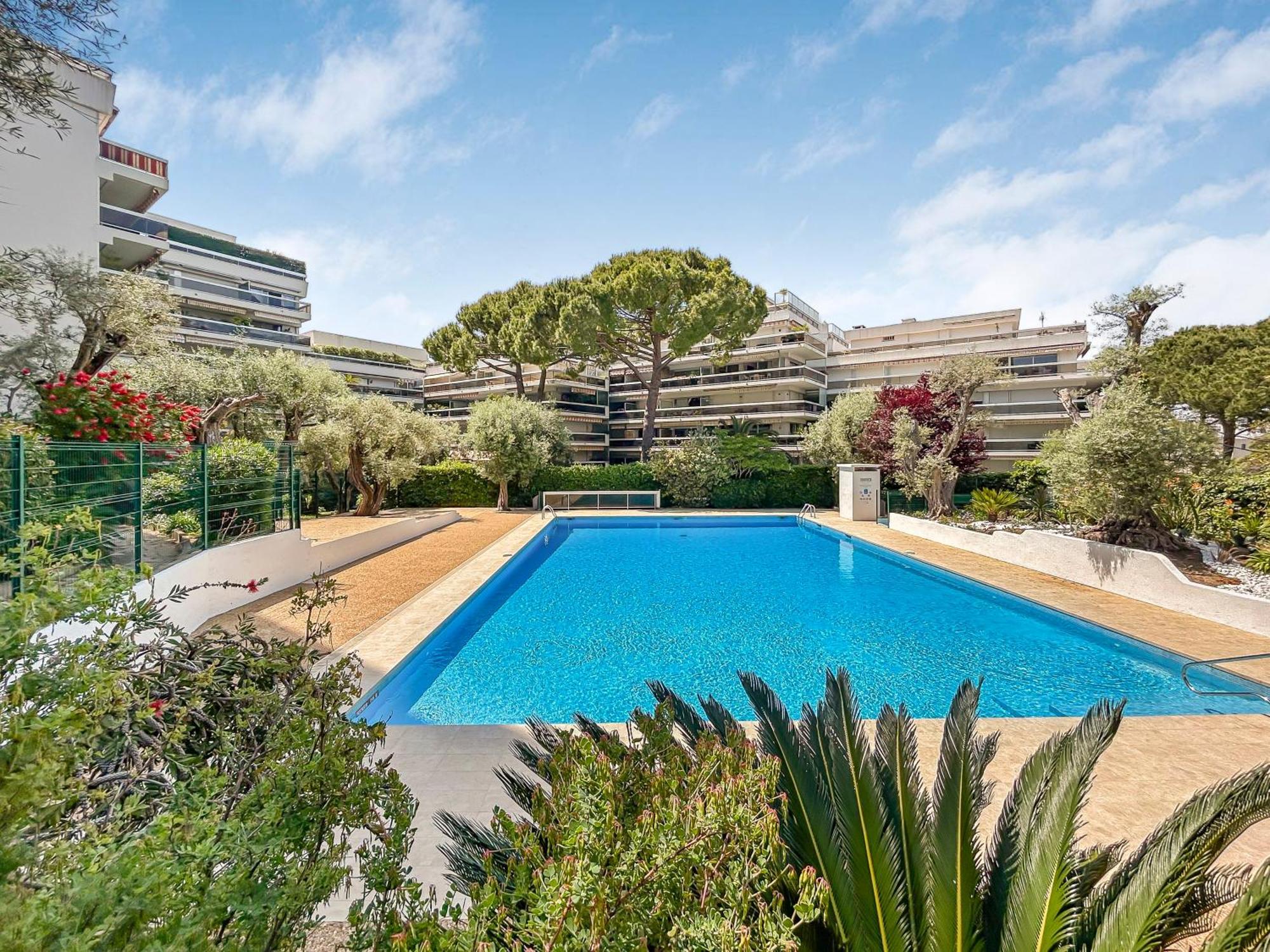 ז'ואן-לה-פינס Joli Studio 4Pers Piscine Tout Confort מראה חיצוני תמונה